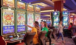 Filipino players browsing bwenas sports and casino categories on mobile